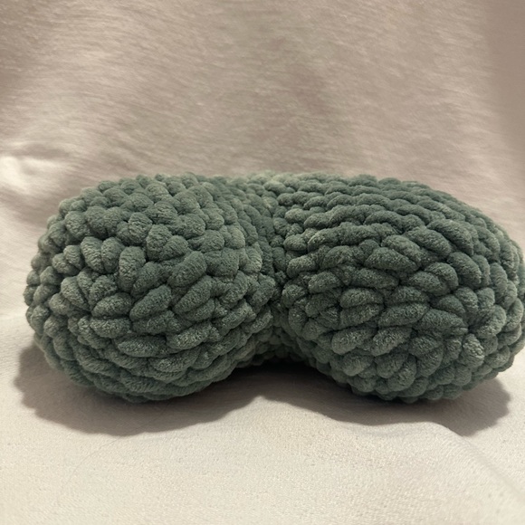 Hand made crochet heart plush/pillow - Picture 3 of 4